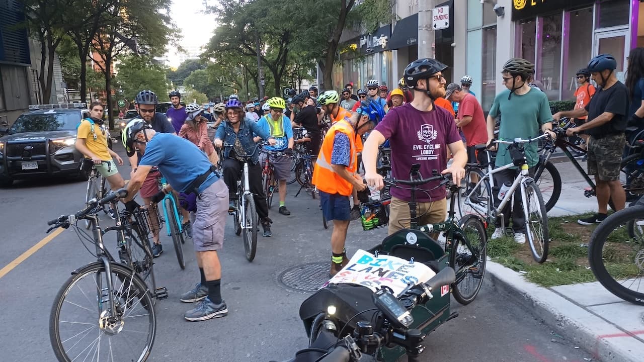 Cyclists press city to install Eglinton bike lanes during resurfacing
